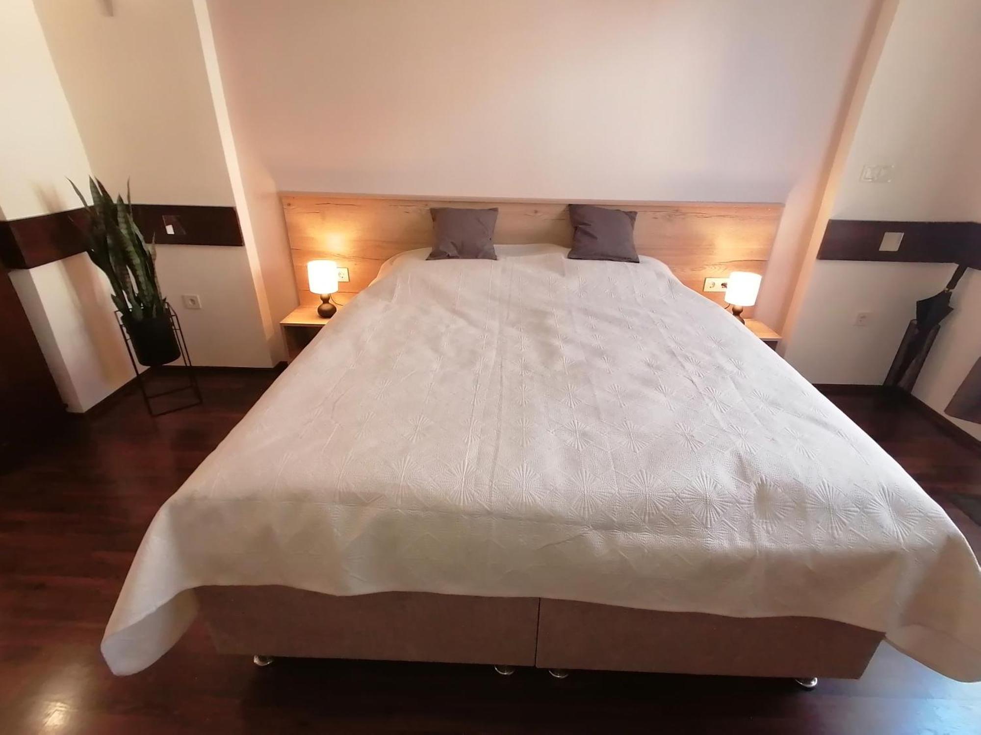 Mohacs Korona Apartman Экстерьер фото